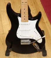 Behringer Stratocaster Style Electric Guitar Black Sarum Guitars & Drums Salisbury Wiltshire 03 - Ayrıntı için tıklayınız