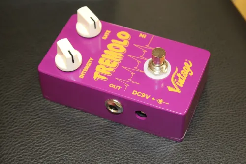 Vintage Tremolo Guitar Effects Pedal Sarum Guitars & Drums Salisbury 03