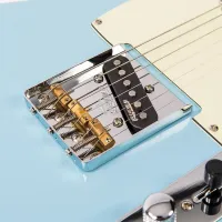 Vintage V75 Reissued Electric Guitar - Laguna Blue 03 - Zum Vergrößern anklicken